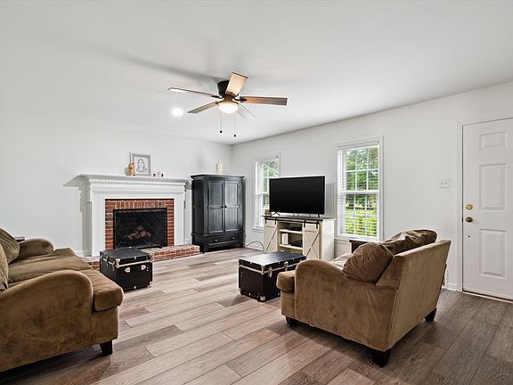 4th image of 1854 Park Trail Dr #1854