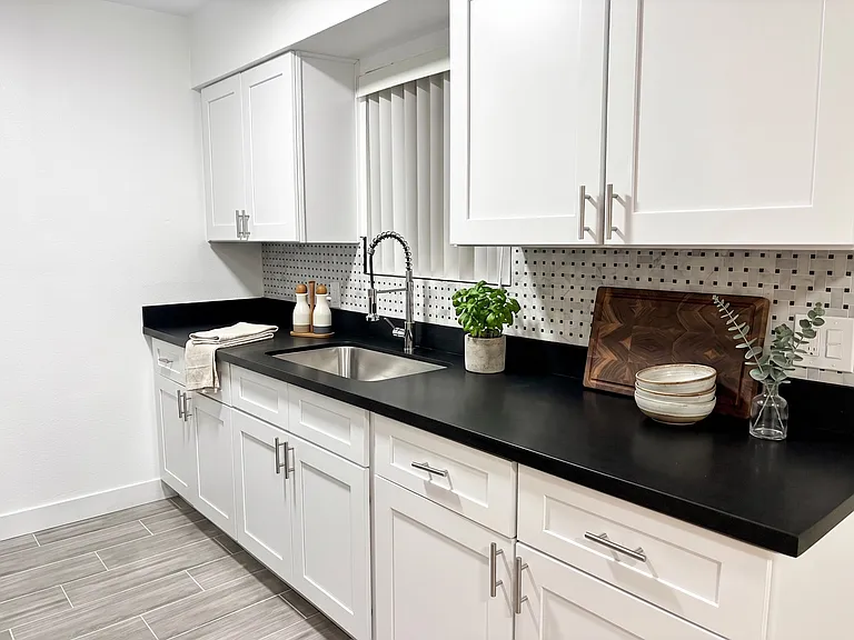333 W Medlock Dr #13 — Photo 6
