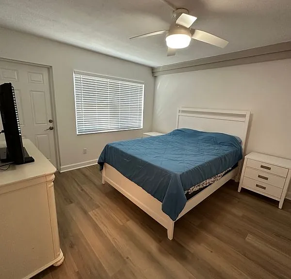 4700 Cove Cir #107 — Photo 6