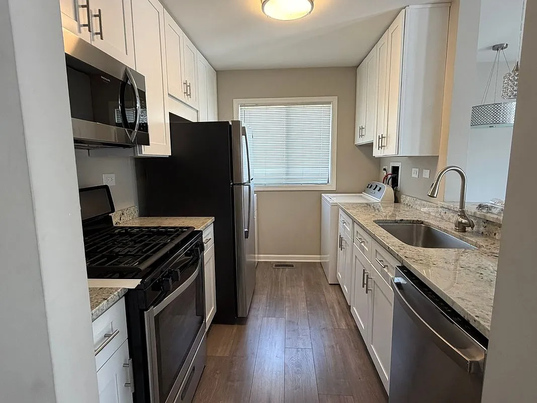 2 bed, 1.0 bath, 966 sqft, $2,100 — Photo 4