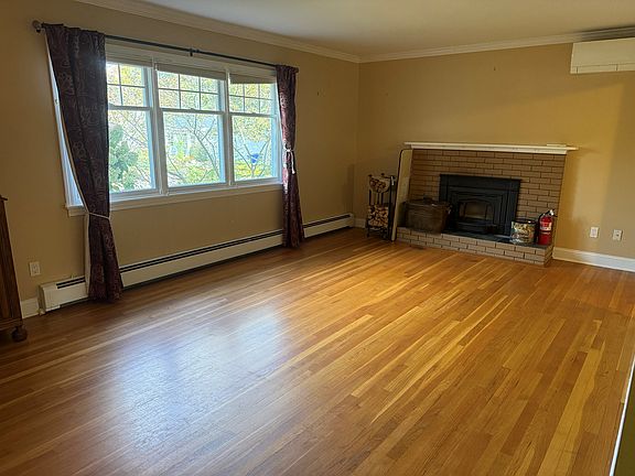 3rd image of 7 Woodridge Dr