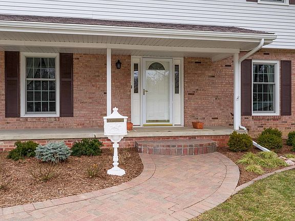 2nd image of 208 Parkview Dr