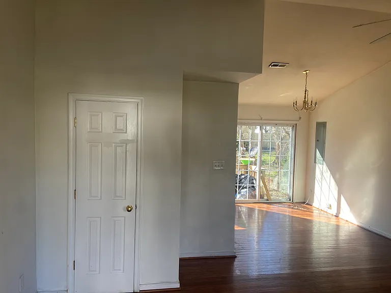 1409 Willis St — Photo 2
