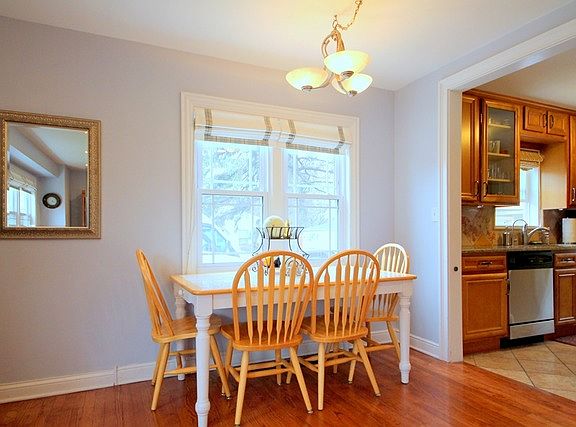 3rd image of 203 W Hawley St