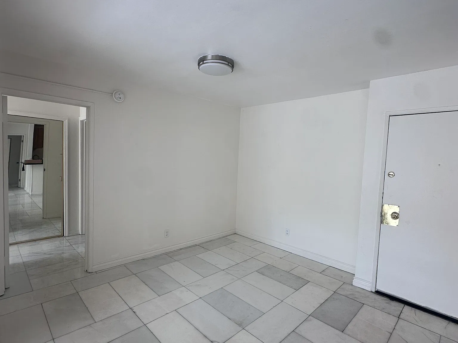 2 bed, 911 sqft, $2,499 — Photo 3