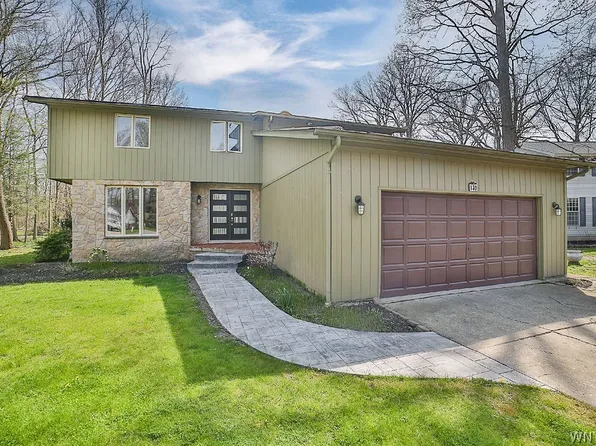 140 Autumnwood Dr, Grand Island, NY 14072
