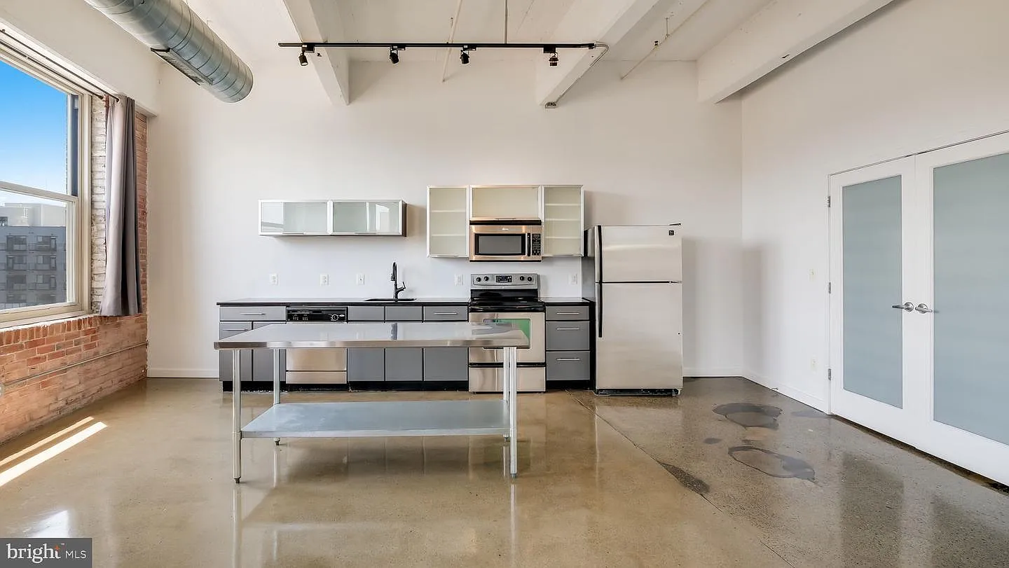 1 bed, 1.5 bath, 1075 sqft, $2,600 — Photo 3