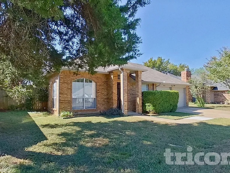 805 Clover Hill Ln — Photo 22