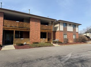 16525 Woodlane St #138, Fraser, MI 48026