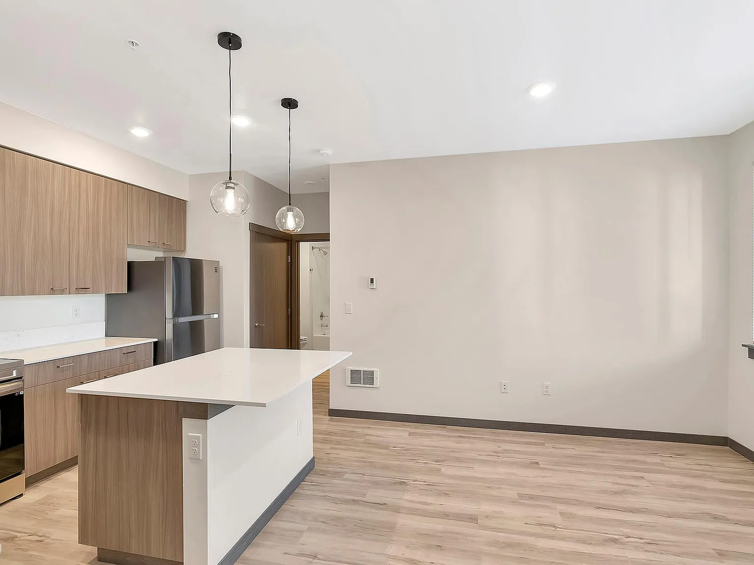 2 bed, 805 sqft, $1,900 — Photo 4