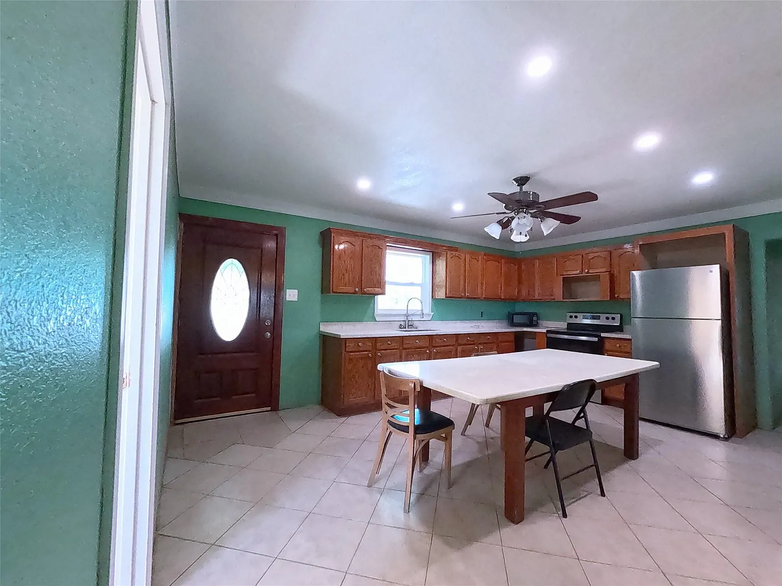 2 bed, 1.5 bath, 732 sqft, $1,200 — Photo 4
