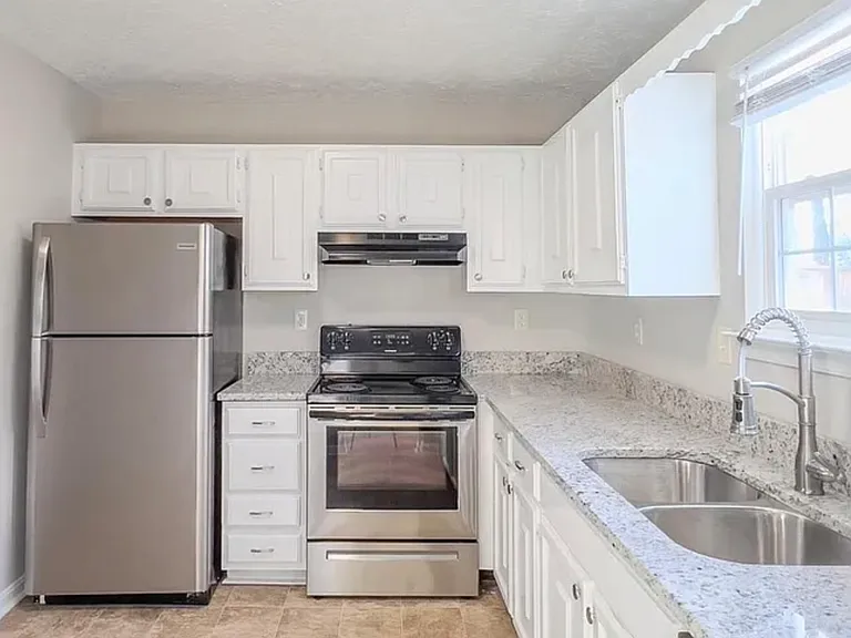 14 Meadowside Ct — Photo 6