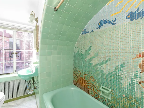 38-30 Douglaston Parkway image 5 of 15