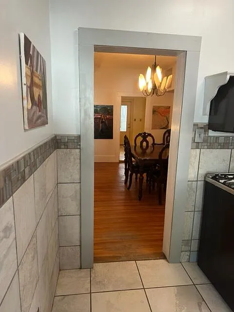 3 bed, 1250 sqft, $1,900 — Photo 4