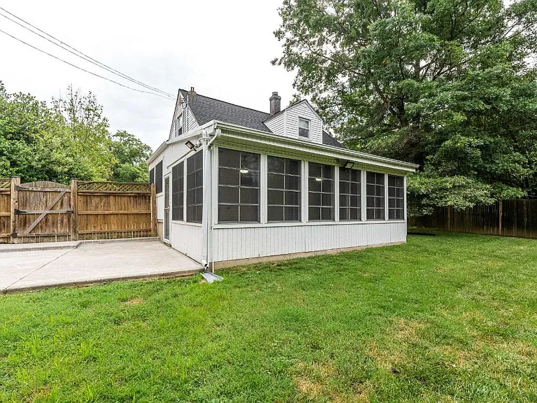 6814 Duke Dr — Photo 34