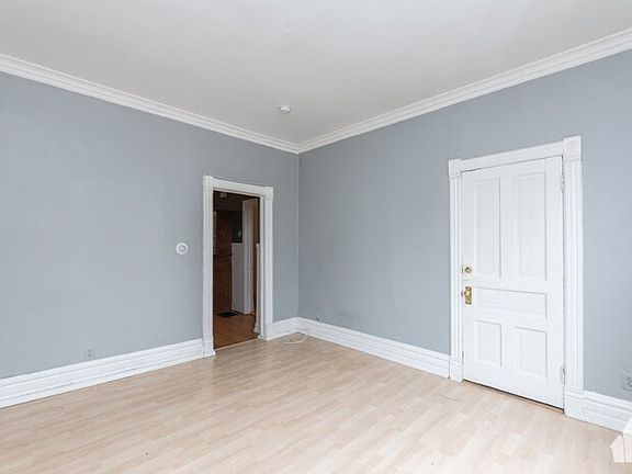 5th image of 3252 N Lakewood Ave #2R