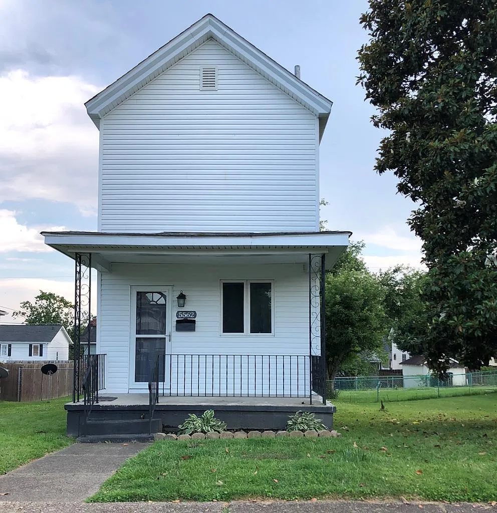 5562 Auburn Ave photo 1