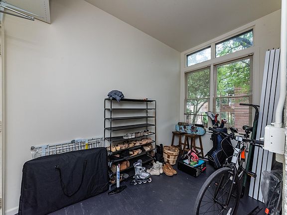 3rd image of 1301 N Hoyne Ave #2G