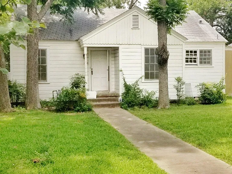 1403 Burns Blvd — Photo 16