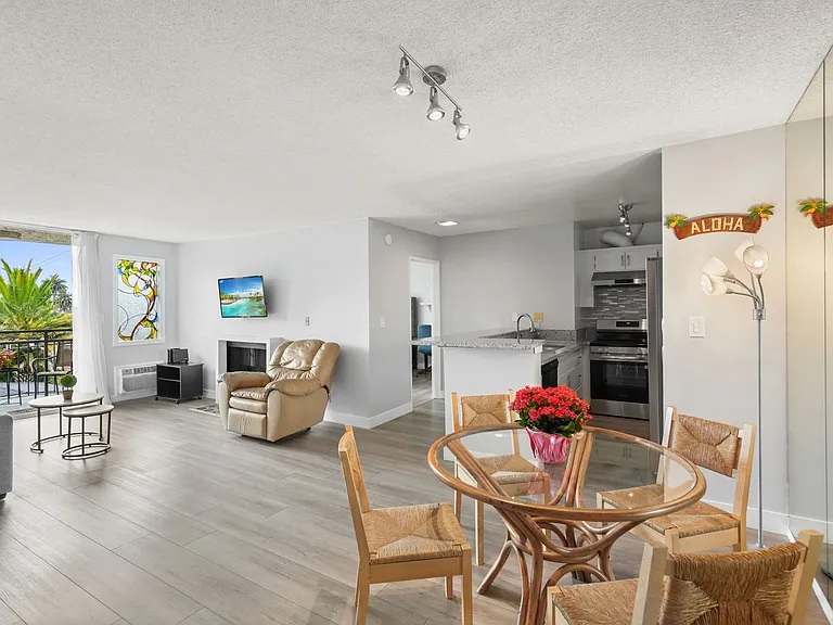 1885 Veteran Ave #207 — Photo 11