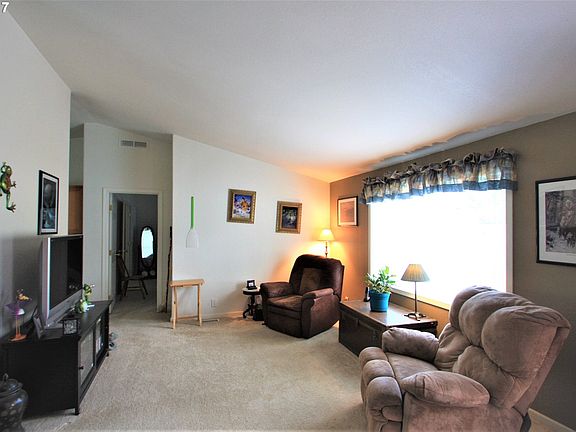 5th image of 167 Beverly Dr