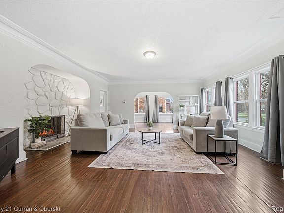 5th image of 17166 Parkside St