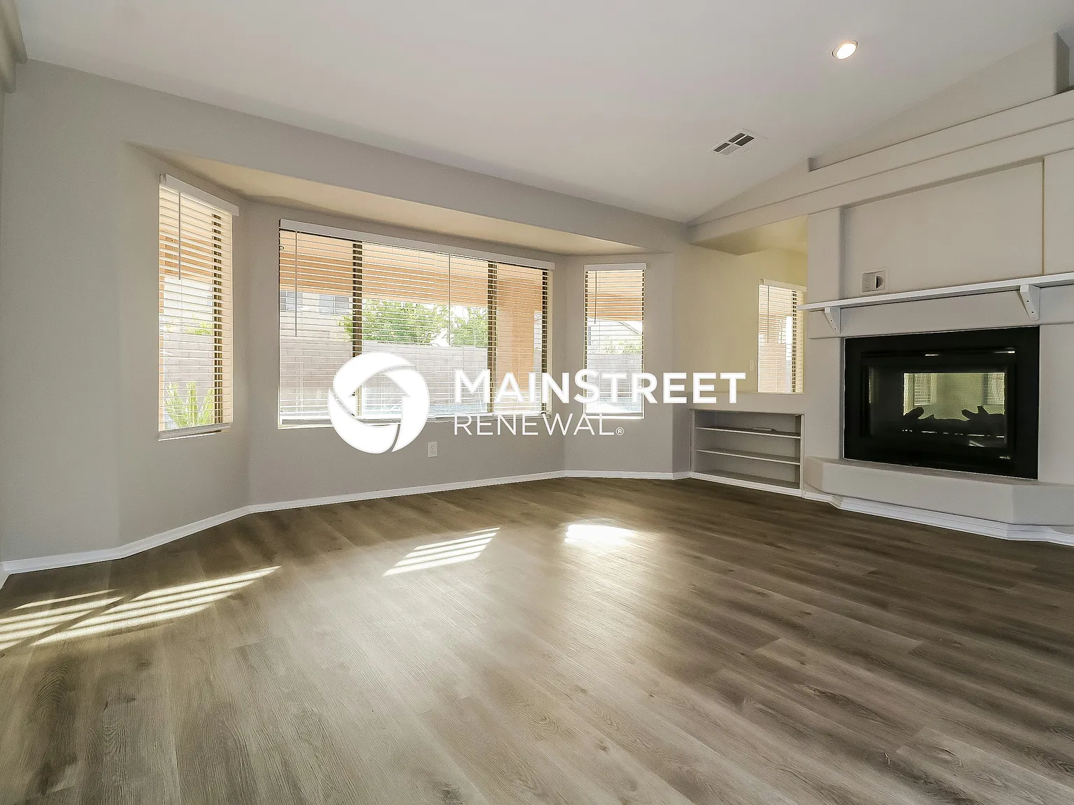 9015 S 50th Ln — Photo 3