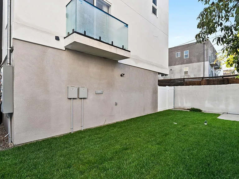 1853 S Longwood Ave #1853 — Photo 12