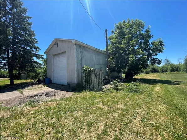 10710 Unity Rd, New Middletown, OH 44442