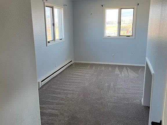 4th image of 810 Swan Ln