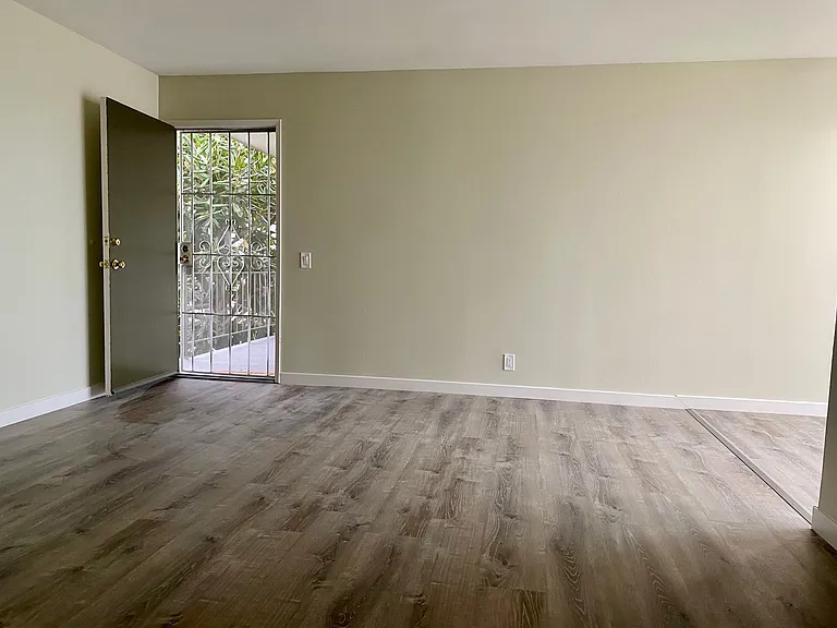 4002 Howard Ave #8 — Photo 4