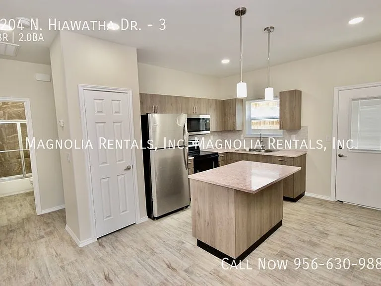 5204 N Hiawatha Dr #3 — Photo 3