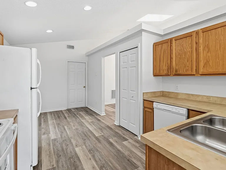 210 Pine Cone Dr — Photo 12