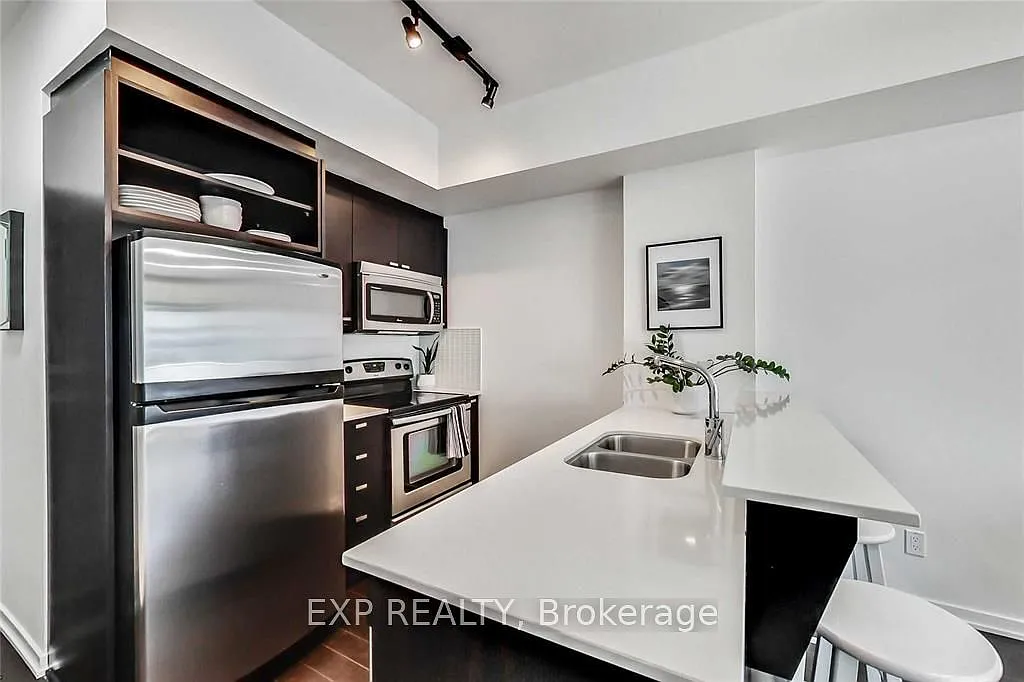 1 bed, $2,475 — Photo 4