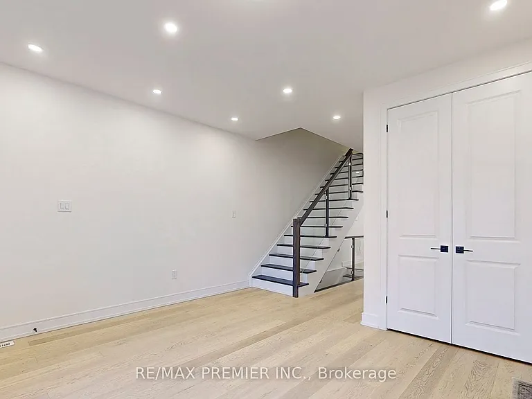 208 McRoberts Ave — Photo 5