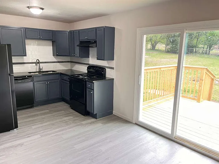 2309 NW 35th St — Photo 3