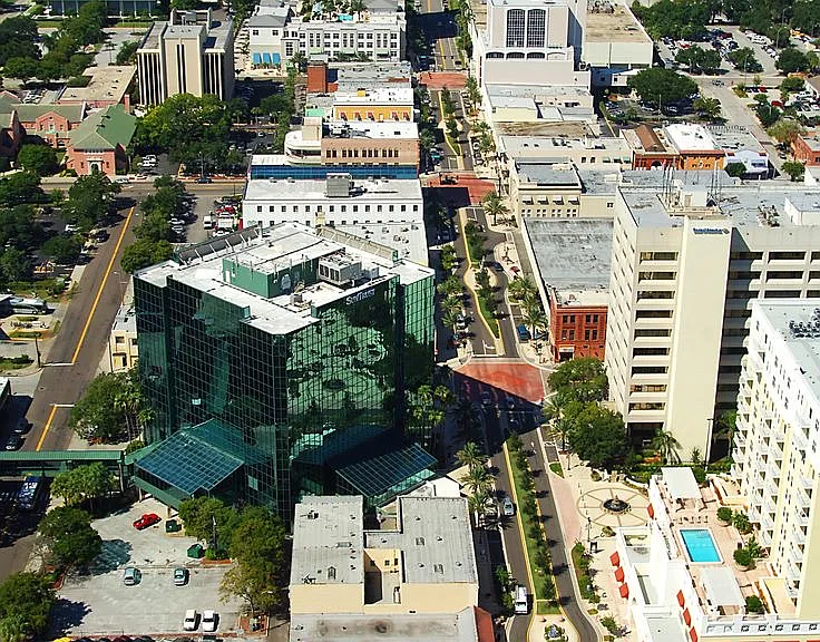Downtown Clearwater is getting a massive investment into state of the art entertainment as well as top of the line food and retail. 

(Community and surrounding area)