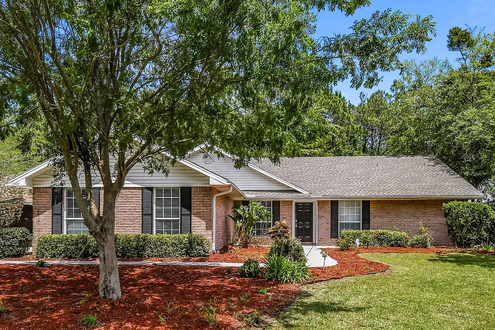 3 bed, 2.0 bath, 1940 sqft, $2,445 — Photo 1