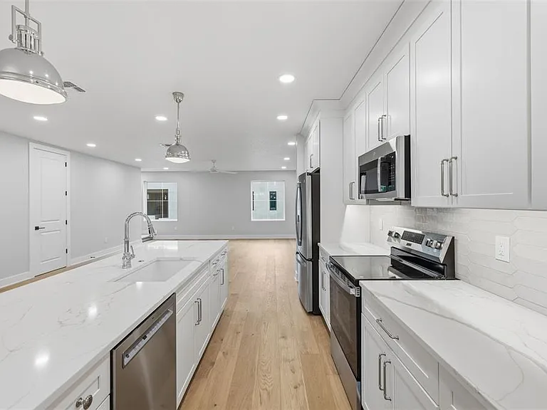 4208 W Carmen St #C — Photo 11
