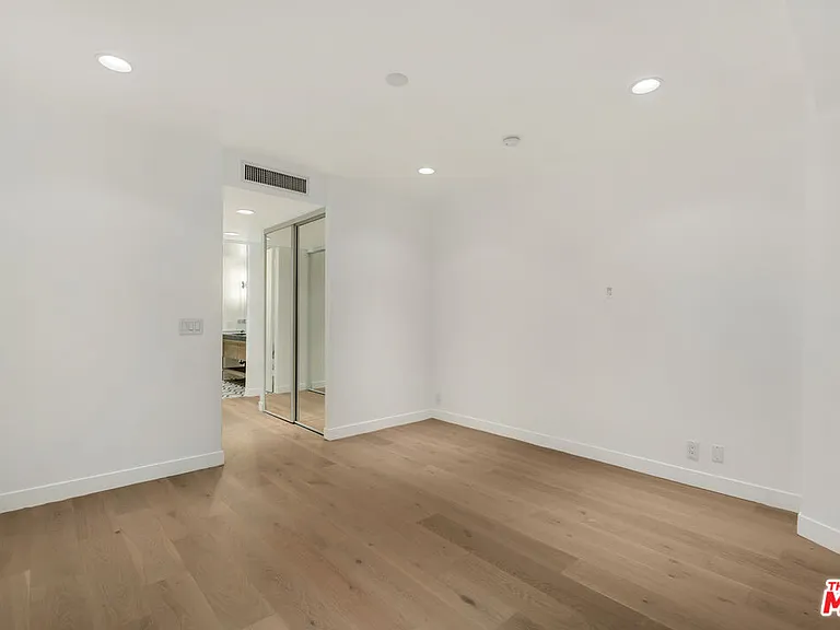 515 Ocean Ave #402S — Photo 36
