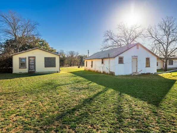 1214 S Mulberry St, Brady, TX 76825