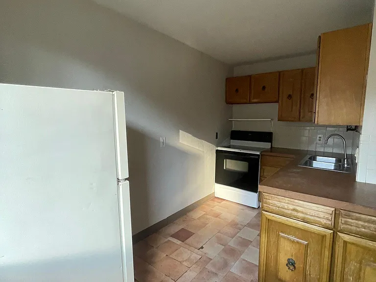 100 Artesian Dr — Photo 6