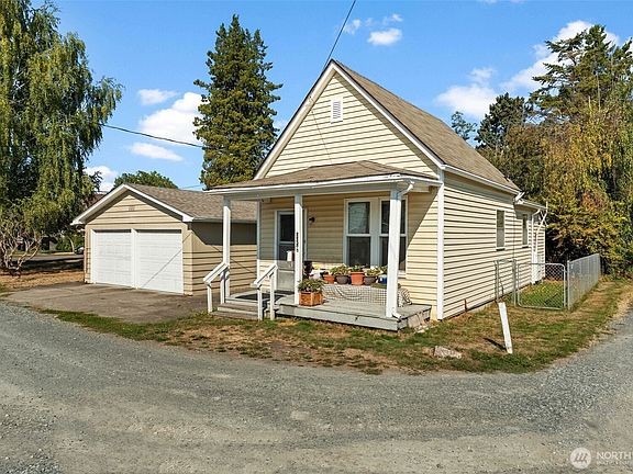 3rd image of 343 4th Street SE