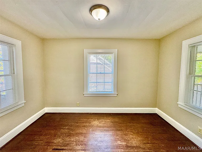 440 E Fairview Ave — Photo 12