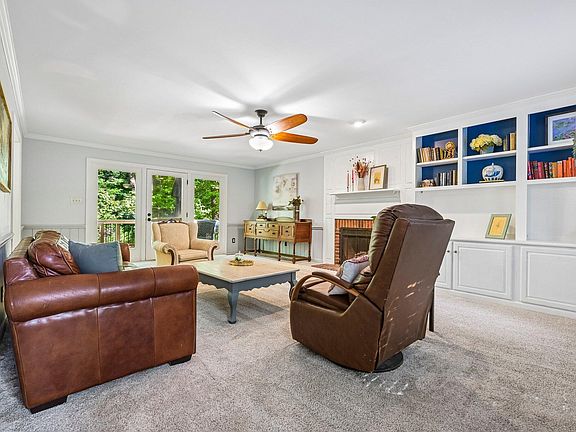 4th image of 100 Beaver Pine Way