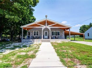 152 E Broadway St, Argenta, IL 62501