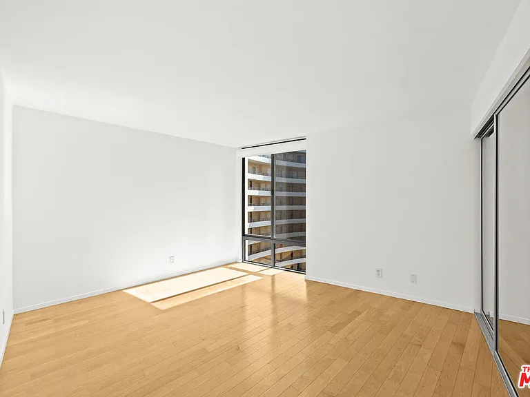 4316 Marina City Dr #1033 — Photo 22