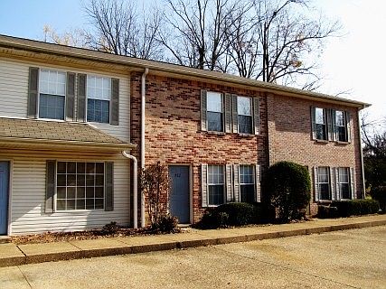 2nd image of 404 Brackinhouse Pl
