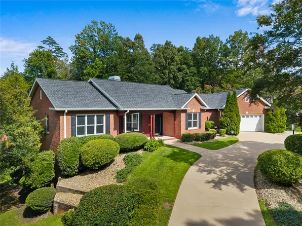 205 Cross Creek Dr, Seneca, SC 29678
