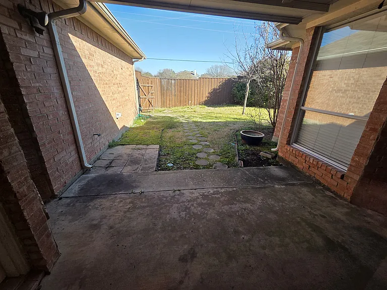 2412 Norwich Dr — Photo 7
